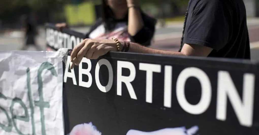 Why Abortion Should Be Illegal Essay